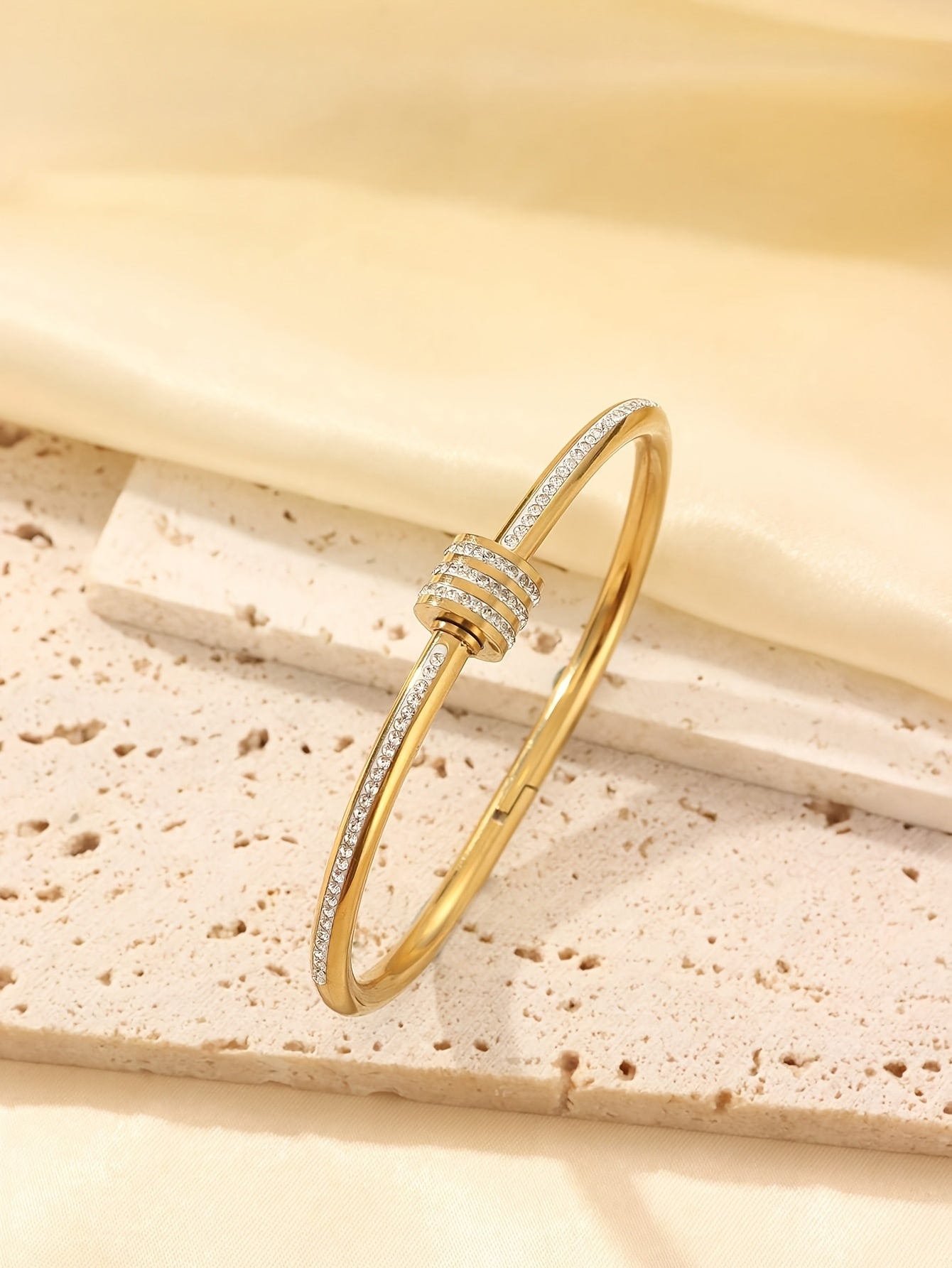 A Set of 5pcs of 18K Gold-Plated Women'S Personalized Multicolor Stainless Steel Bracelets, Featuring a Unique Design, Fashionable And Multi-Element Design, Making It an Exquisite Ideal Gift That Does Not Fade.